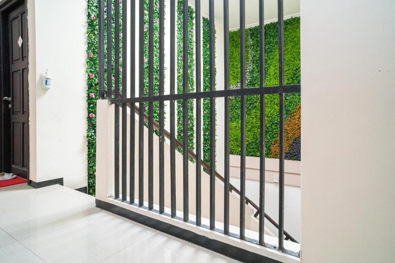 Reddoorz Syariah Near Marvel City Mall 2 Sorabaya Extérieur photo